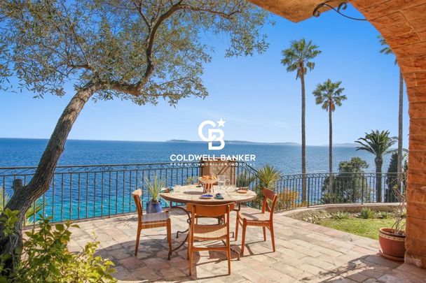 Location Saisonnère. 14 personnes. villa accès privé à la mer. avec piscine - 83820 Rayol-Canadel-sur-Mer - Photo 1