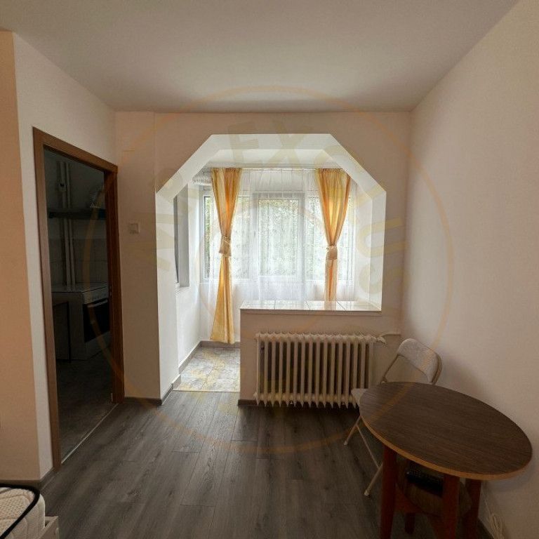 De inchiriat Garsoniera - disponibila doar pentru persoane - Fotografie 1