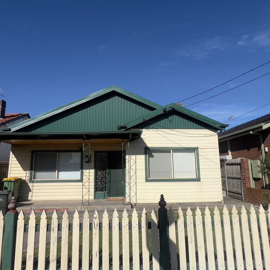 Spacious 3 Bedroom Home - Photo 1