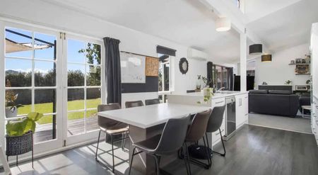 3 Bedroom Home with Rumpus - Photo 3