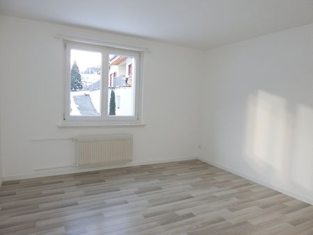 "helle 4.5-Zimmer-Wohnung mit grosszügigem Balkon" - Photo 2