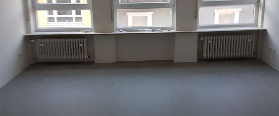 3 Zimmer-Wohnung mit Einbauküche direkt in der Fußgängerzone - Foto 1