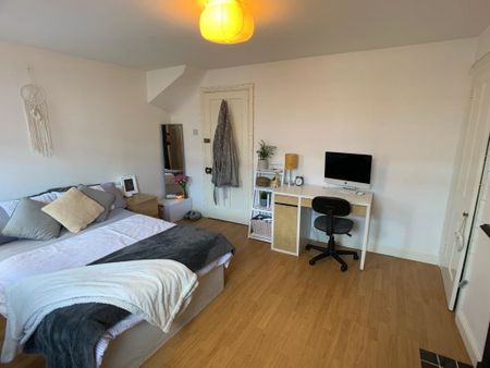 Cromer Street, Burton Stone Lane - P1932 - Photo 5