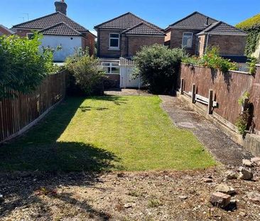 Bedroom Detached House In Winton, BH9 - Photo 2