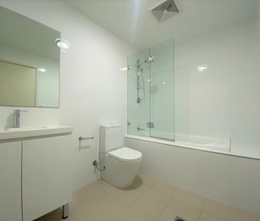 MODERN TWO-BEDROOM APARTMENT IN THE HEART OF CAMPBELLTOWN - Photo 4