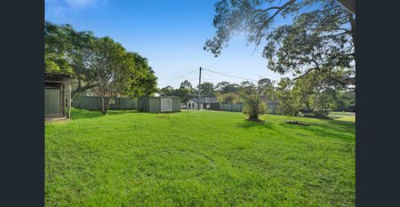Renovated three-bedroom family home - Photo 4