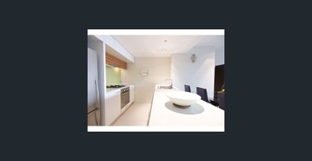 Stylish Fully Furnished Two-Bedroom Apartment with Stunning Harbour Views - Photo 5