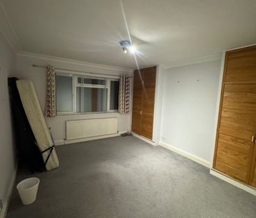 3 Bed Flat, Chatsworth Road, NW2 - Photo 6