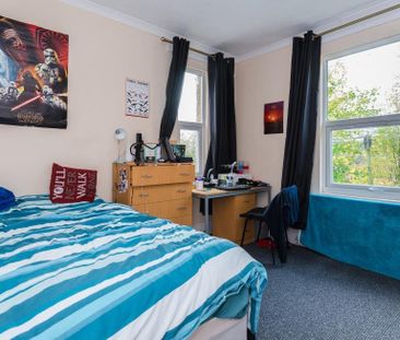 4 bedroom semi-detached house to rent - Photo 2