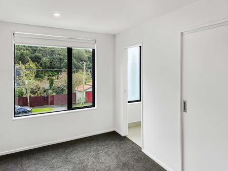 Modern & Low-Maintenance 3-Bedroom Townhouse in Stokes Valley - Photo 5