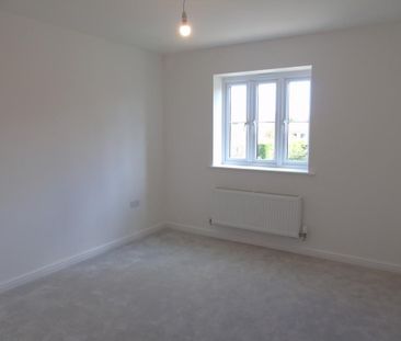 3 bedroom semi-detached house to rent - Photo 1