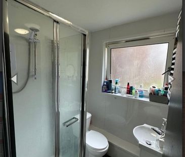 Room in a Shared House, Cowbridge Lane, IG11 - Photo 4