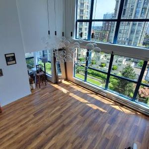 Huge Yaletown Loft with Huge Views - Photo 2