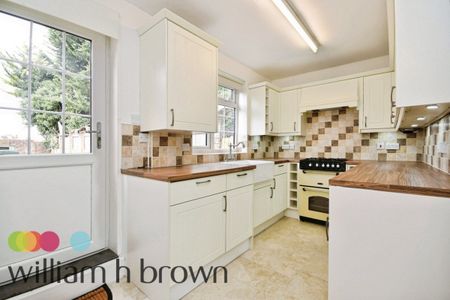 High Street - Photo 3