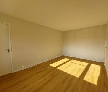 Location Appartement 2 pièces 41m² MONT ST AIGNAN 76130 - Photo 1