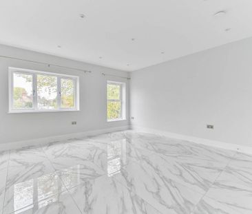 3 bedroom flat to rent - Photo 3