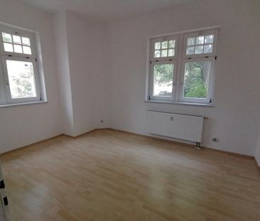 2-Raum-Wohnung mit Einbauküche im Erdgeschoss (Hochparterre) in 095... - Photo 1