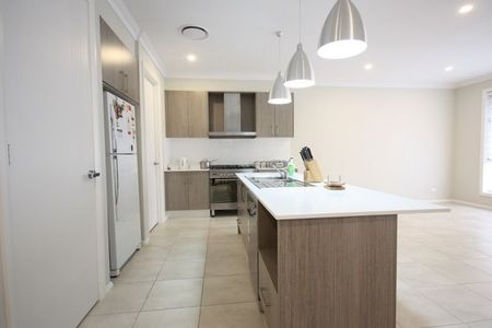 Beautiful Spacious Home - Photo 3