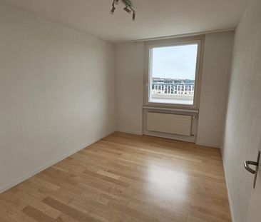Gekühlte moderne 3.5-Zimmer-Attikawohnung mit Blick über Stadt - Photo 6