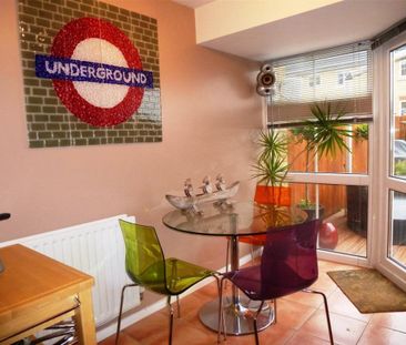 PETERBOROUGH - Photo 2