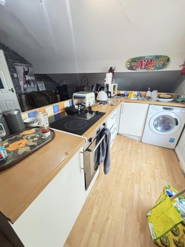 Flat 3, 68 Victoria Road, Leeds, LS6 1DL - Photo 4