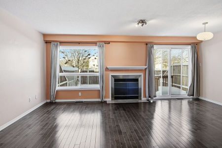 6075 Pineglade Crescent - Photo 3