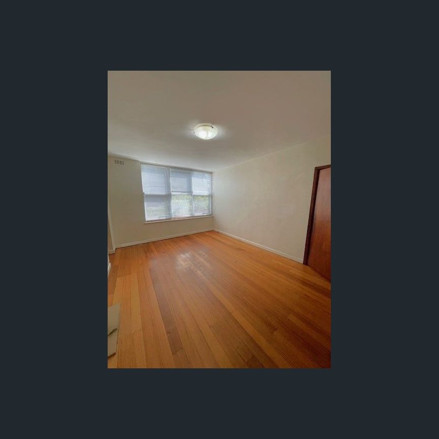 Ground Floor Two Bedroom Apartment - Photo 1