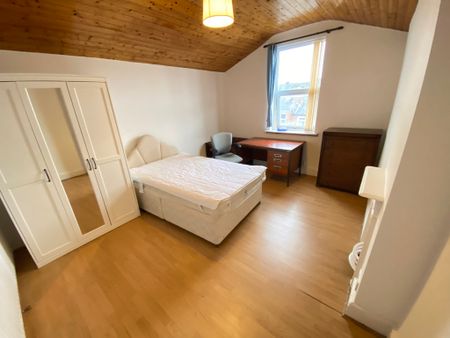 6 Bed Student Accommodation - Photo 3