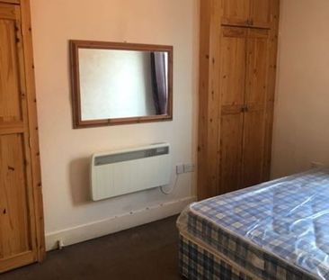 1 bed Studio - To Let - Photo 4