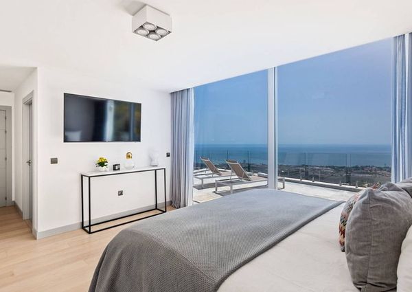 Luxury Villa for rent in Marbella Del Este, Andalusia