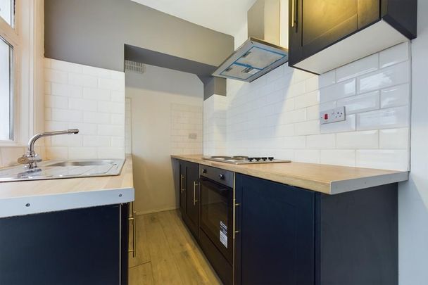 4 bedroom terraced house to rent - Photo 1