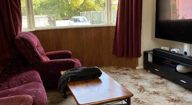 Handy Location to all amenities! - Photo 1