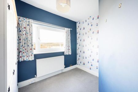 4 bedroom semi-detached house to rent - Photo 2