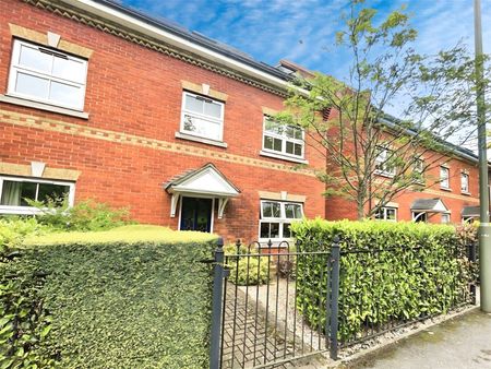 St. Judes Road, Englefield Green, Egham, TW20 0BF - Photo 5