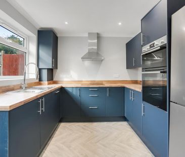 4 bedroom semi-detached house to rent - Photo 6