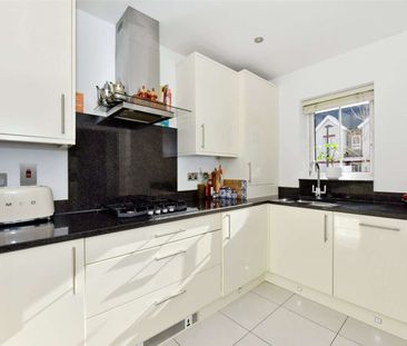 Modern three storey town house in popular area just over a mile fro... - Photo 6
