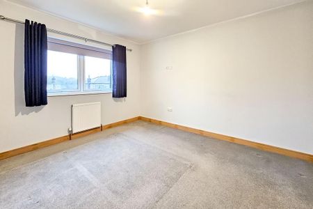 4 bedroom semi-detached house to rent - Photo 5