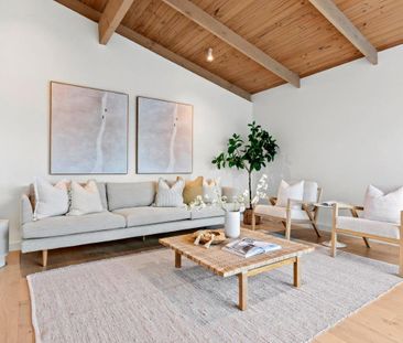 Light Filled & Stunning Family Home - Photo 5