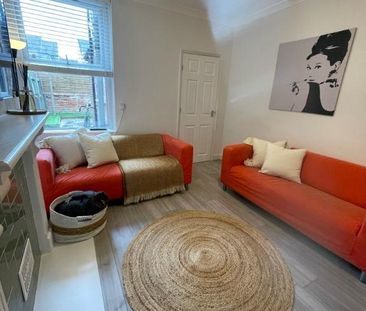 4 bedroom terraced house to rent - Photo 1