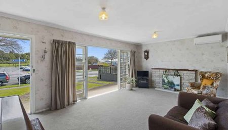 Cute Home With Character - Photo 4