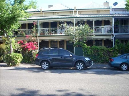 2-bedroom shared house / townhouse, Carrington Street - Photo 2