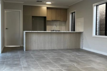 Near New 3 Bedroom Home! - Photo 4