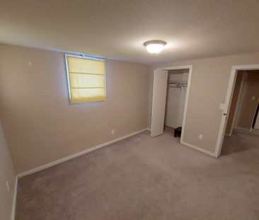 Free Rent !! Cozy 2 Bedroom. 1 Bathroom Basement Suite. - Photo 4