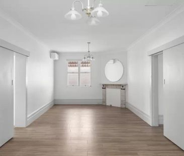 Bright and spacious freestanding home - Photo 1