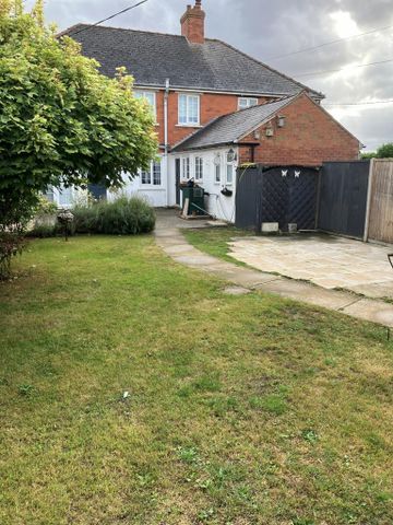 4 bedroom semi-detached house to rent - Photo 5