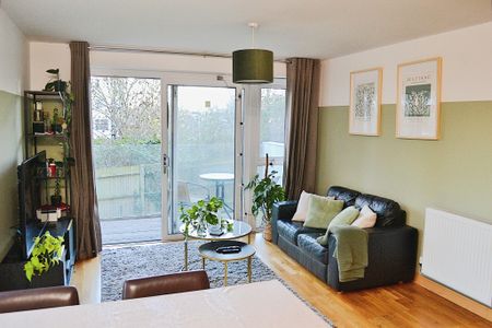 Aquarius Court – 2 Bed 2 Bathroom Flat - Photo 2