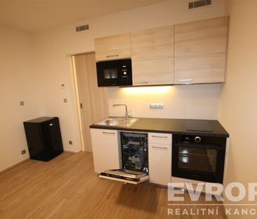 Pronájem bytu 1+kk a garsoniéry 34 m², Kurta Konráda 2517, Praha - Fotografie 2