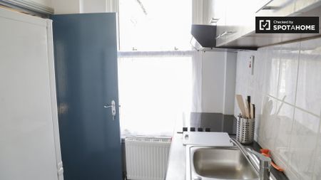 Bed for rent in 6-bedroom house in Phibsborough - Photo 4