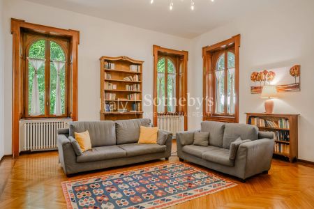 Refined apartment in the historical center of Arona - Photo 2