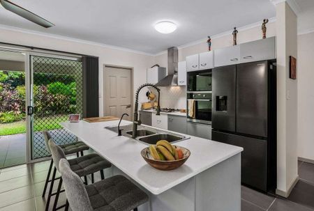 FRESH & MODERN, LOW MAINTENANCE FAMILY LIVING - Photo 5